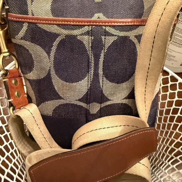 Coach Handbags - Vintage Coach Brown Leather Logo Patch Interior